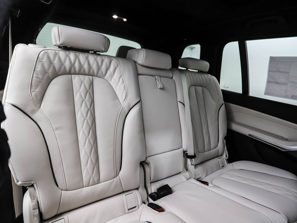 Thumbnail: 2026 BMW X7 - 28