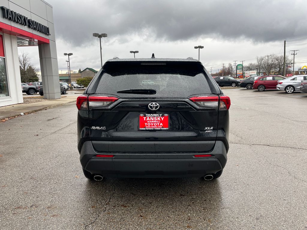 2023 Toyota RAV4 XLE photo