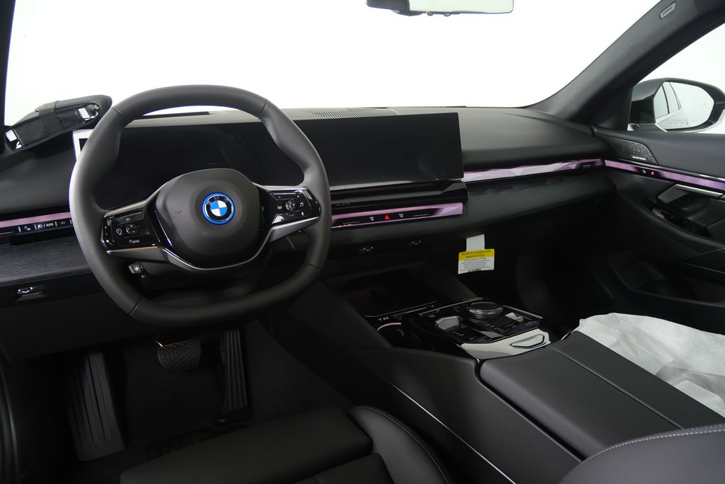 Thumbnail: 2026 BMW i5 - 16