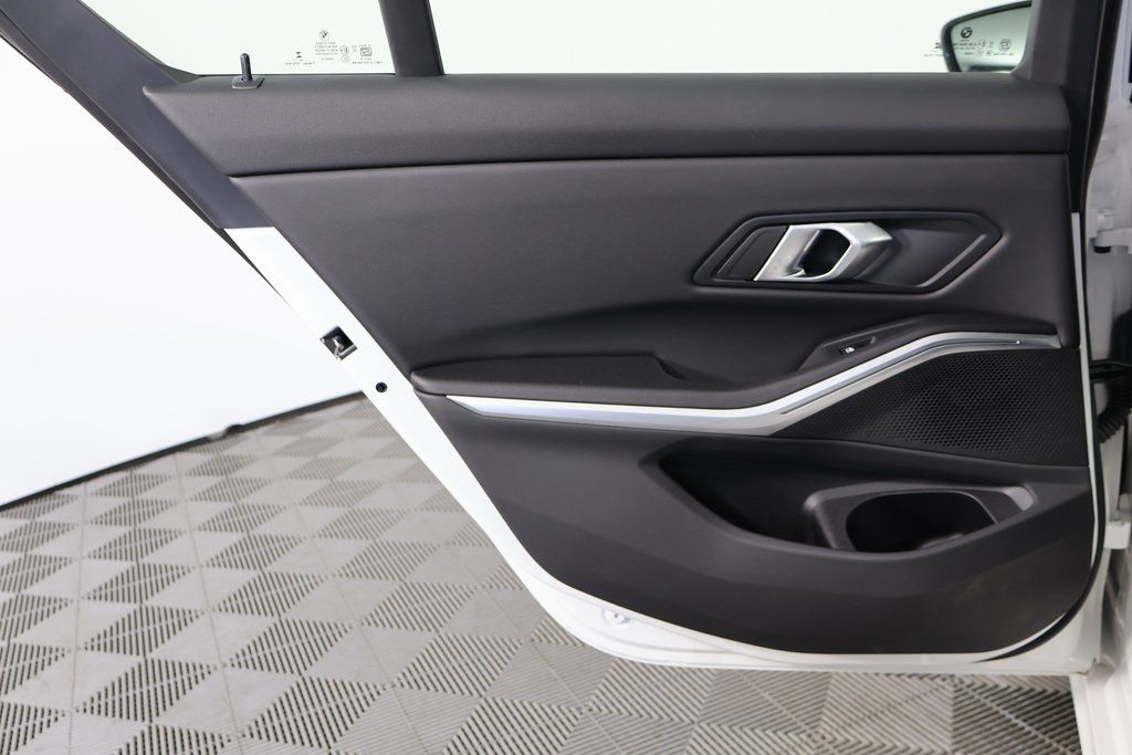 Thumbnail: 2025 BMW 3 Series - 13