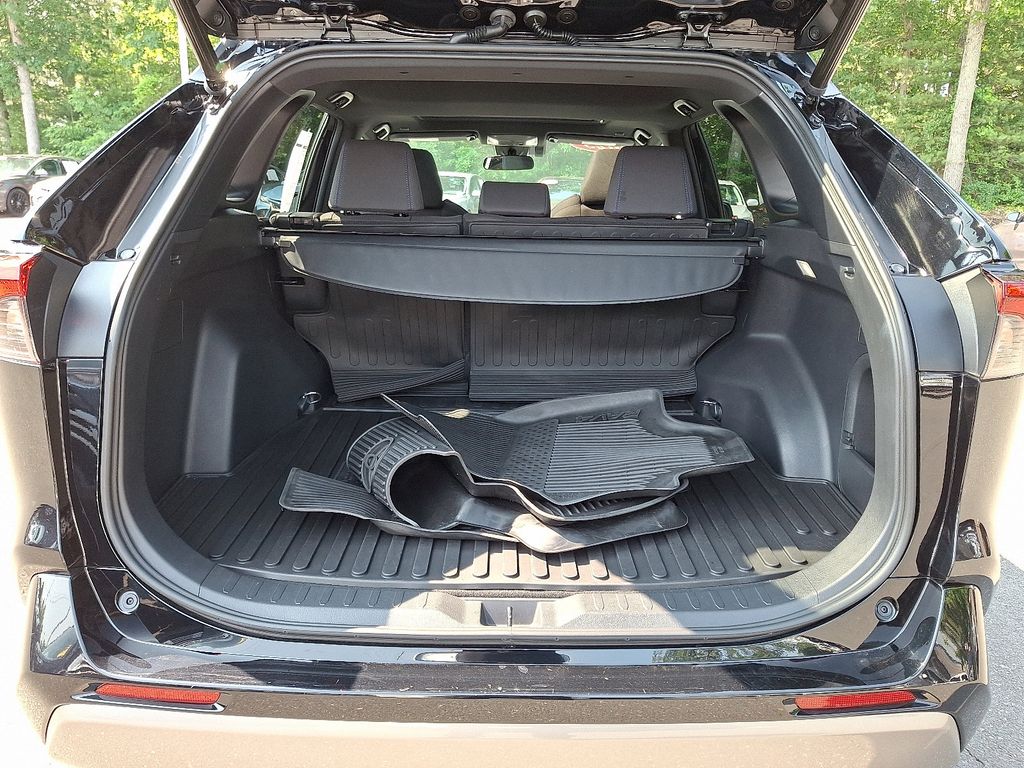 2023 Toyota RAV4 SE 29