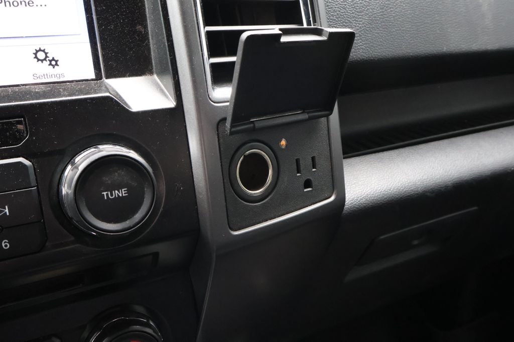 2016 Ford F-150 XLT 24