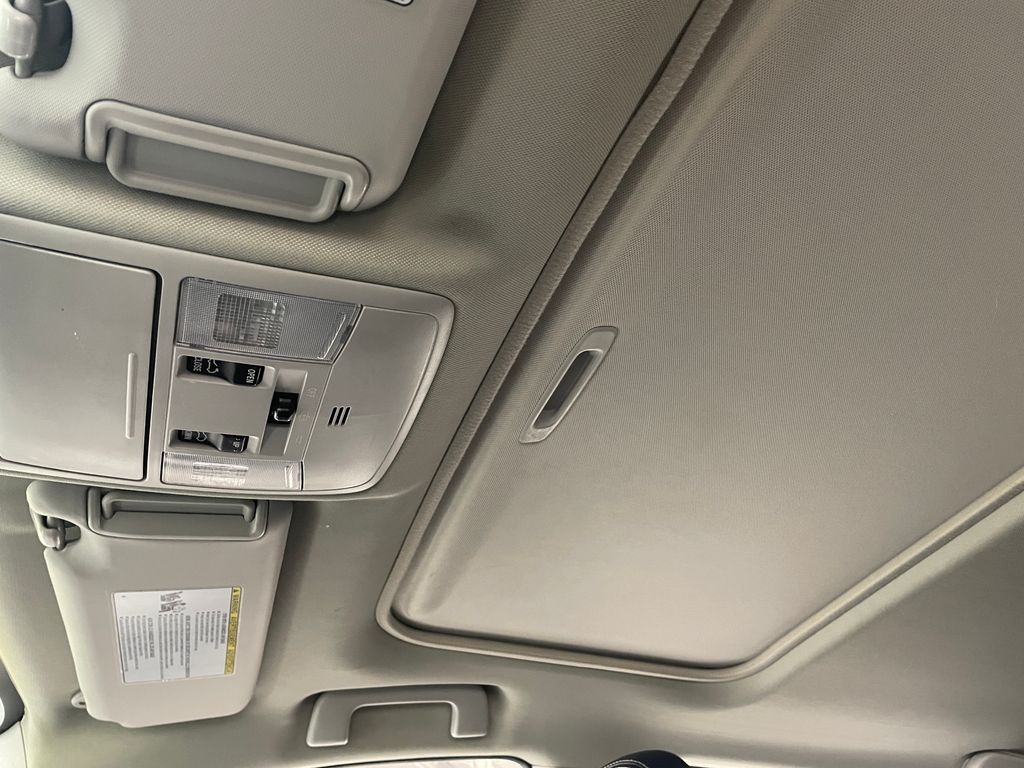 Thumbnail: 2017 Toyota RAV4 - 28