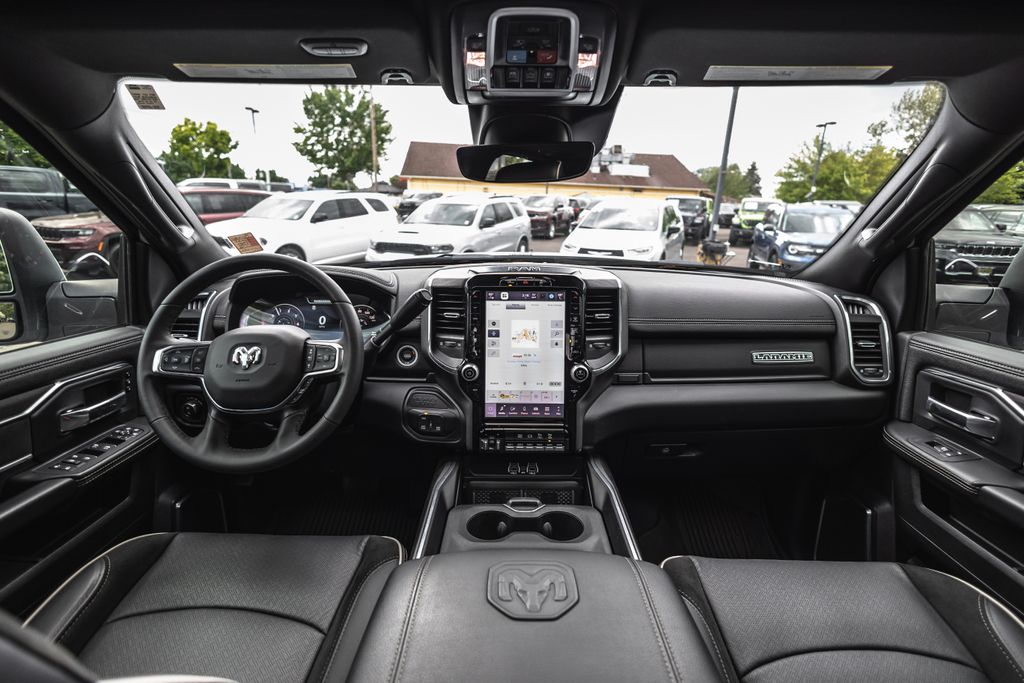 2025 Ram 3500 Laramie thumbnail 28