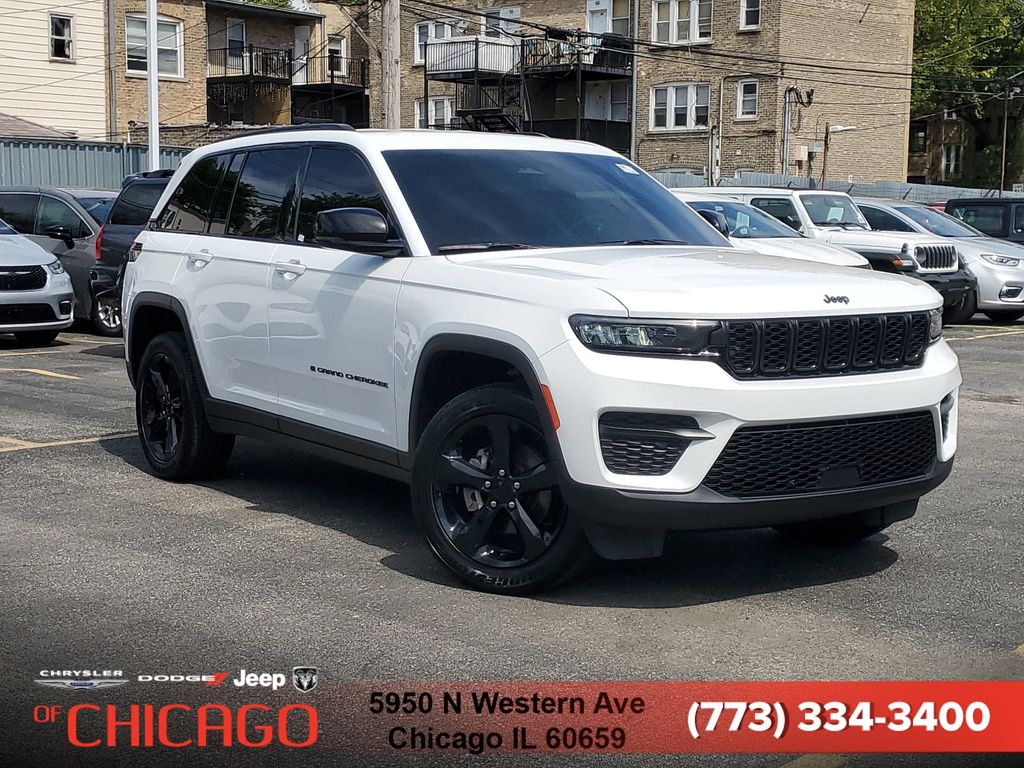 Bright White Clearcoat 2025 Jeep Grand Cherokee Altitude 4WD SUV / Crossover Four-Wheel Drive 8-Speed Automatic