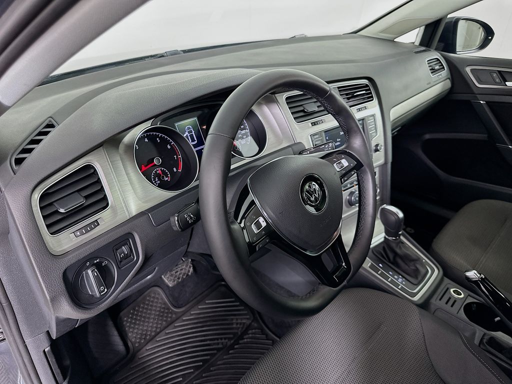 Thumbnail: 2016 Volkswagen Golf - 9