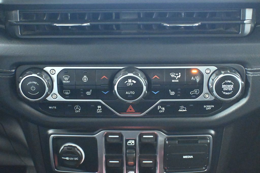 Thumbnail: 2024 Jeep Wrangler - 24