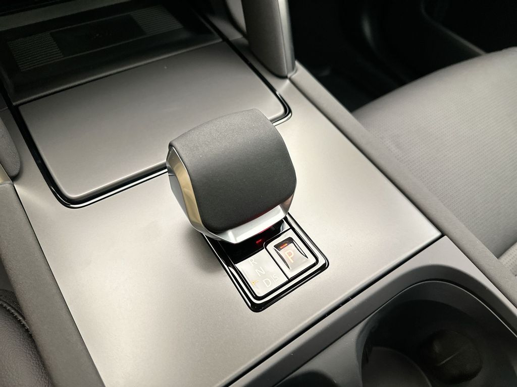 2024 Land Rover Discovery Sport S 17