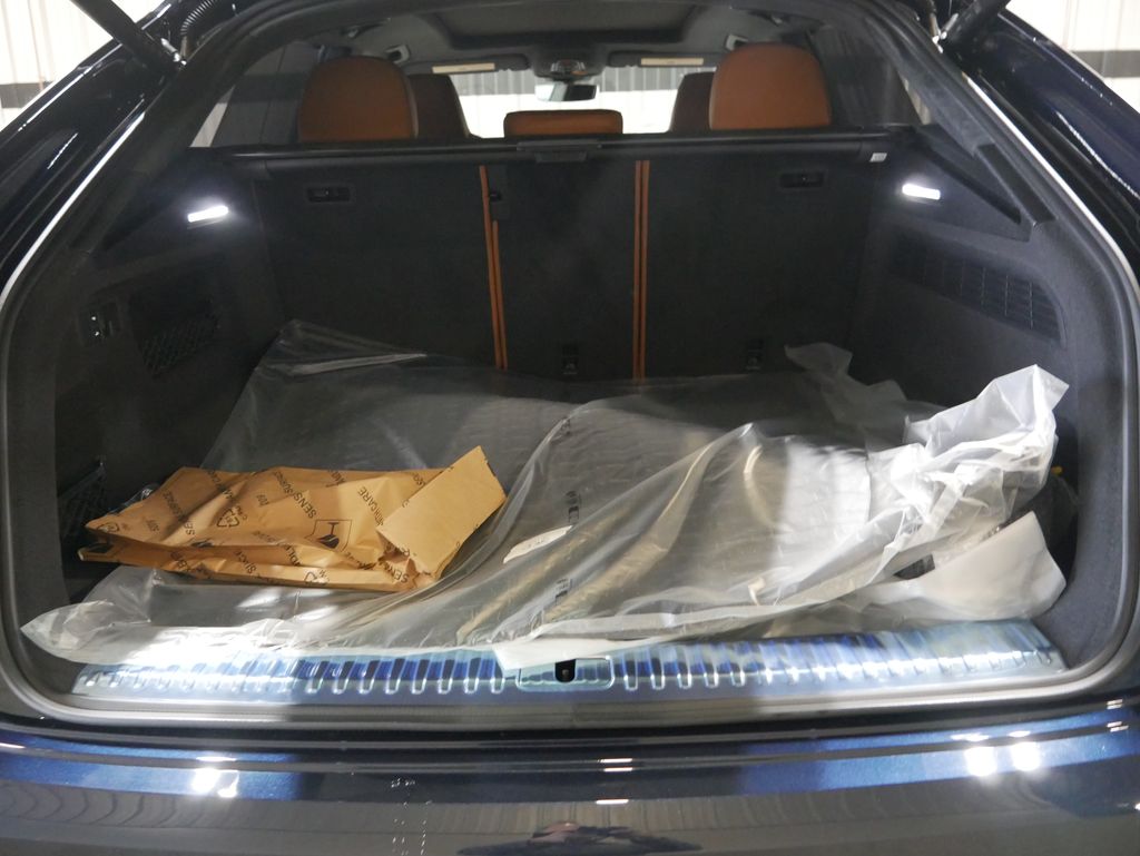 Thumbnail: 2026 Audi RS Q8 - 19