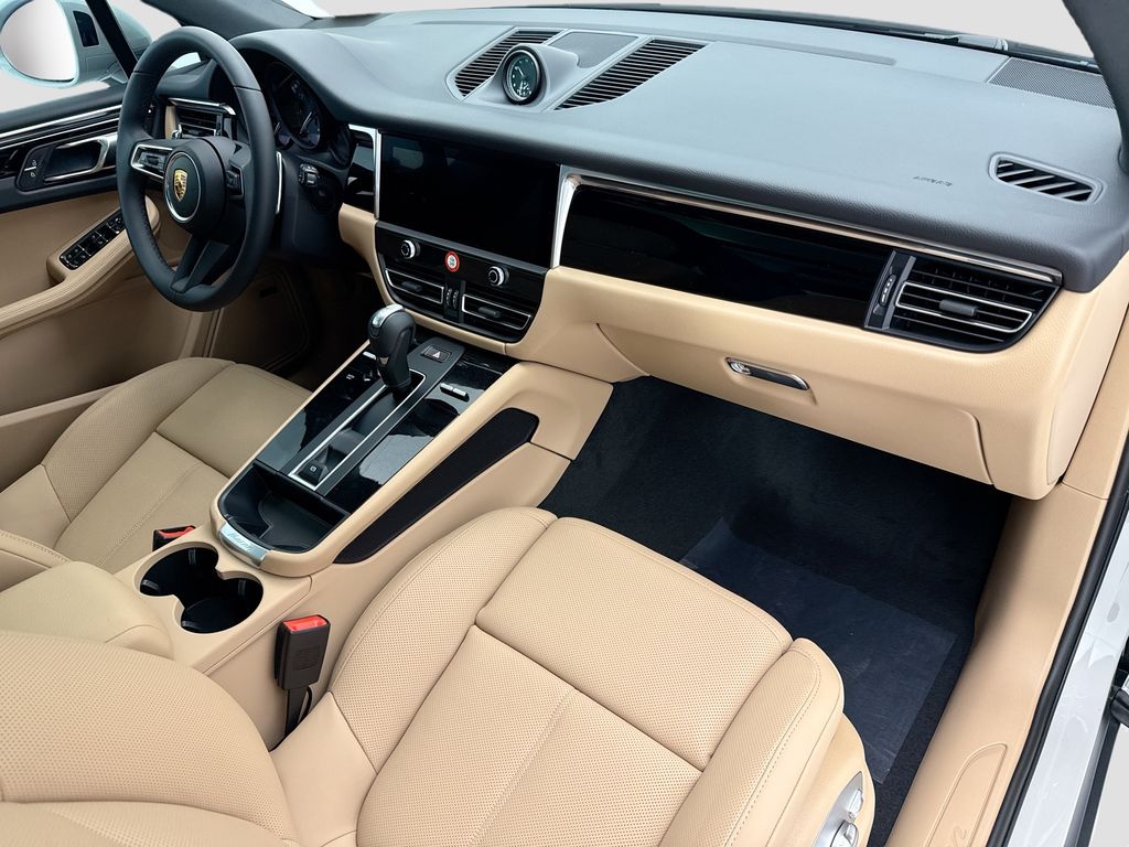 Thumbnail: 2026 Porsche Macan - 19