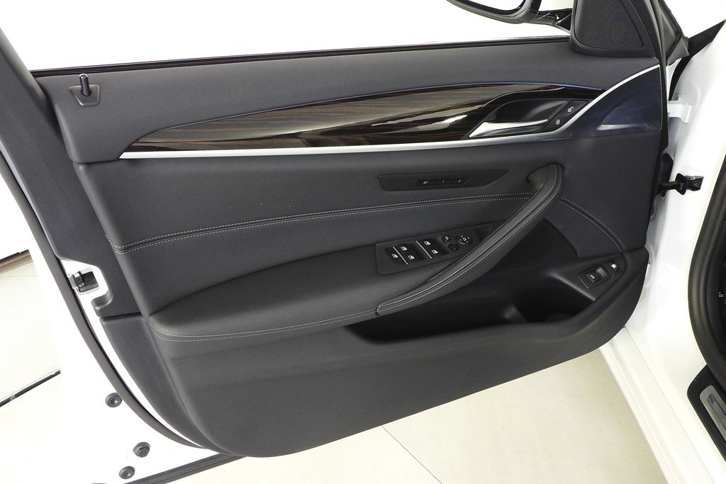 Thumbnail: 2023 BMW 5 Series - 11