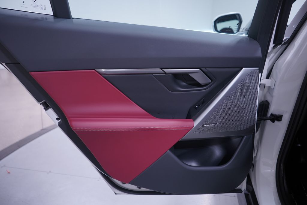 Thumbnail: 2025 BMW 5 Series - 14