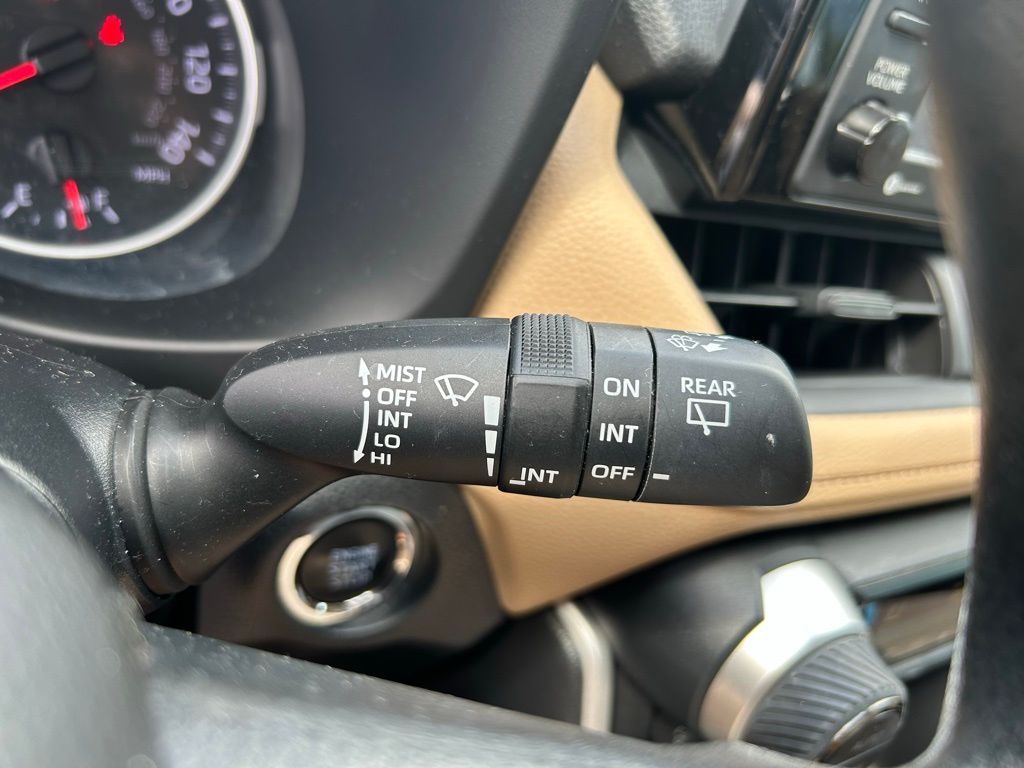 Thumbnail: 2022 Toyota RAV4 - 21