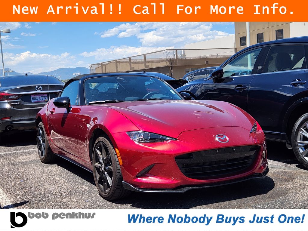 Soul Red Crystal Metallic 2020 Mazda MX-5 Miata Convertible Rear-Wheel Drive 6-Speed Manual