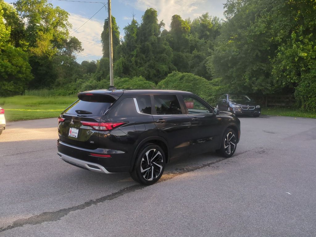 2022 Mitsubishi Outlander SE