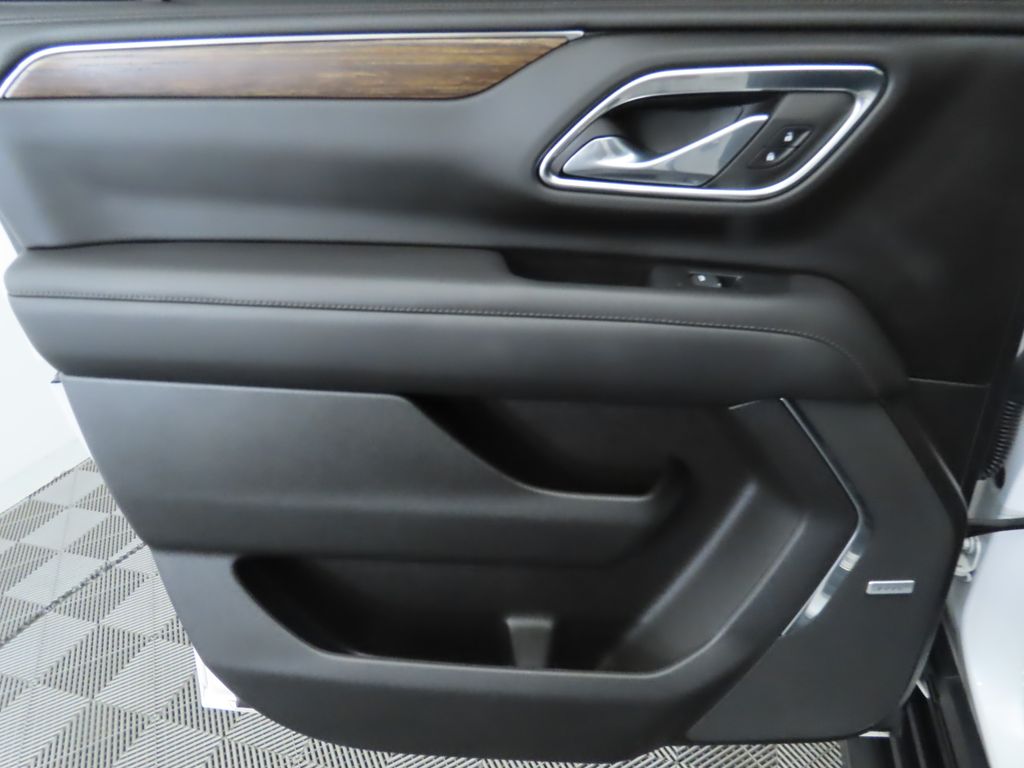 2023 Chevrolet Suburban High Country 27