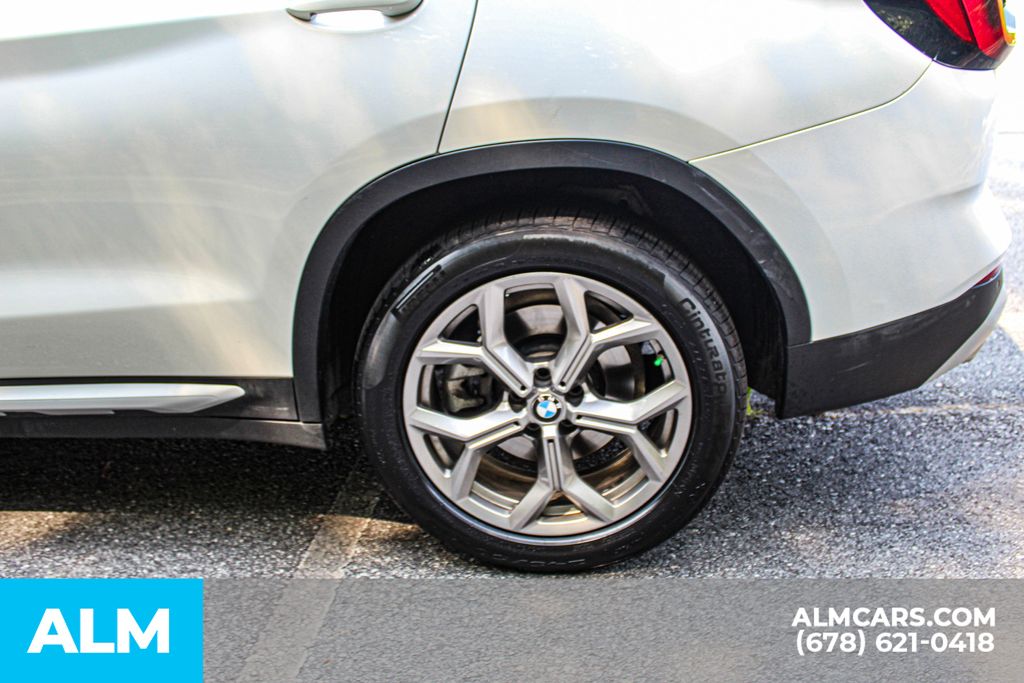 Used 2024 White BMW xDrive30i image 15