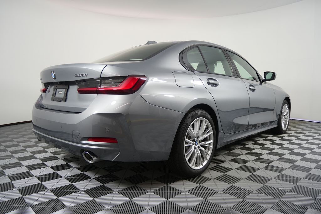 Thumbnail: 2023 BMW 3 Series - 3