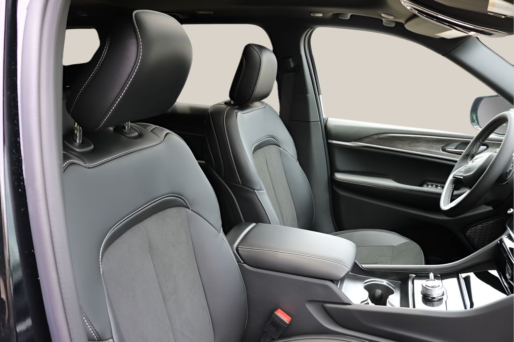 New 2026 Black Jeep Laredo Altitude image 21
