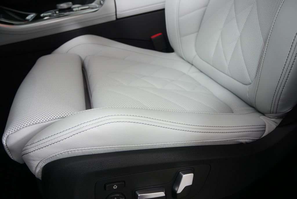 Thumbnail: 2026 BMW X5 - 9