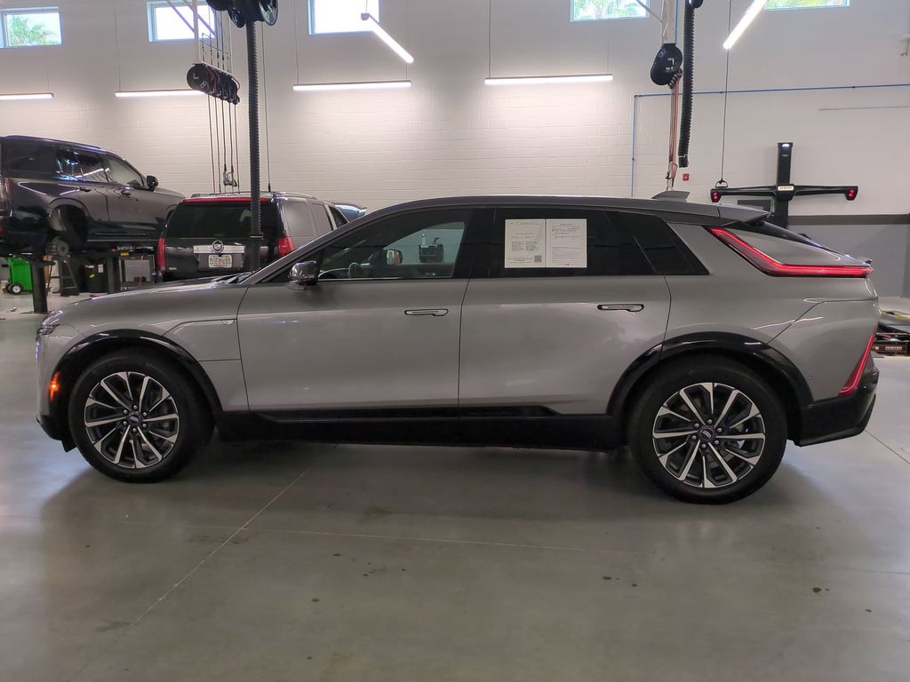 View vehicle photo 7