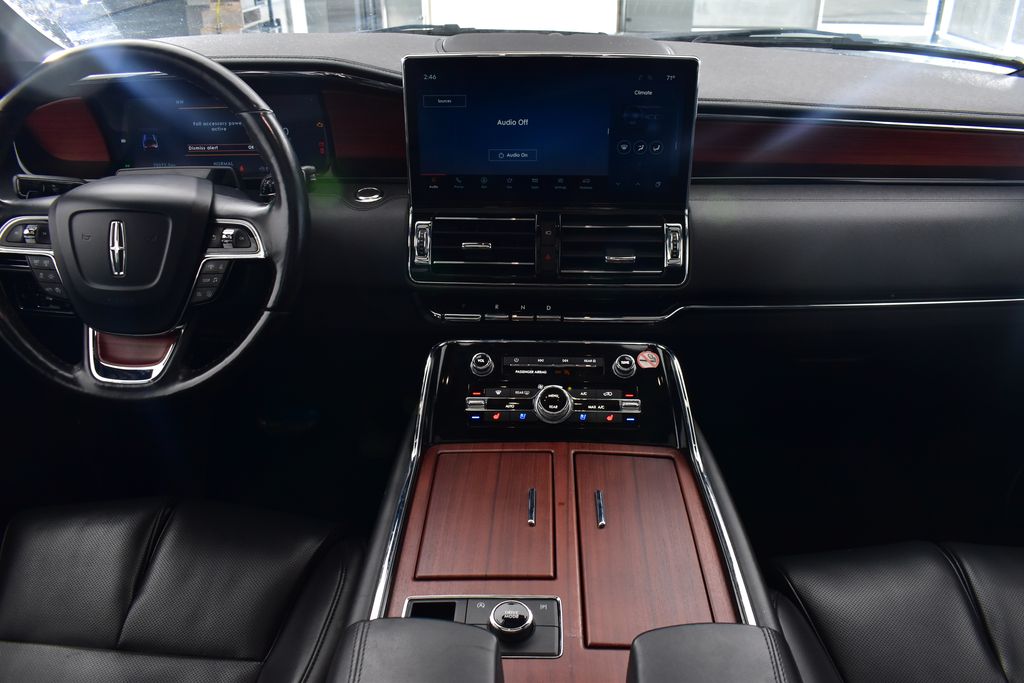 Thumbnail: 2024 Lincoln Navigator L - 26