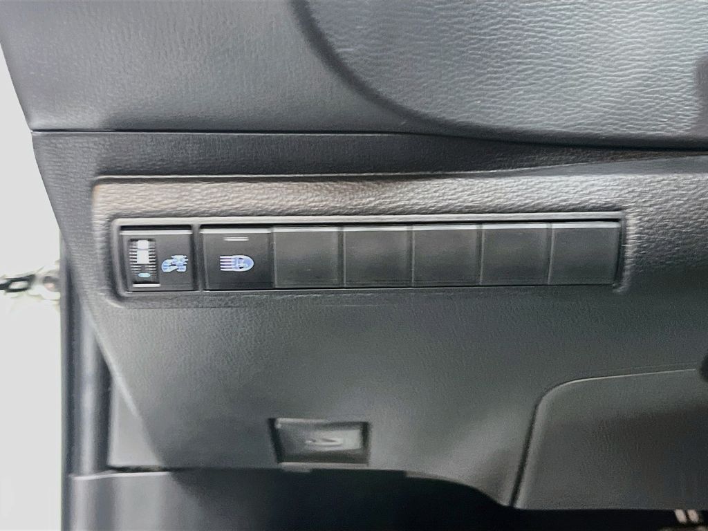 Used 2022 White Toyota SE Nightshade Edition image 10