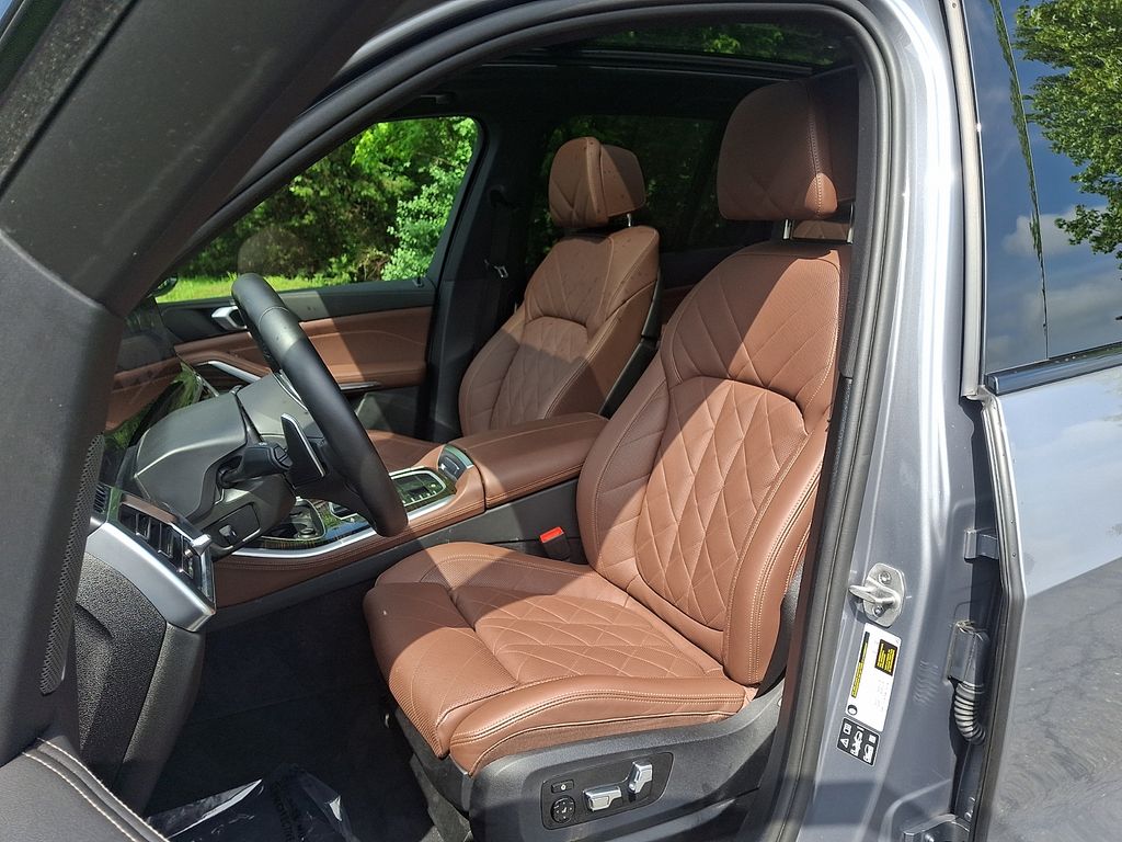Thumbnail: 2026 BMW X5 - 13