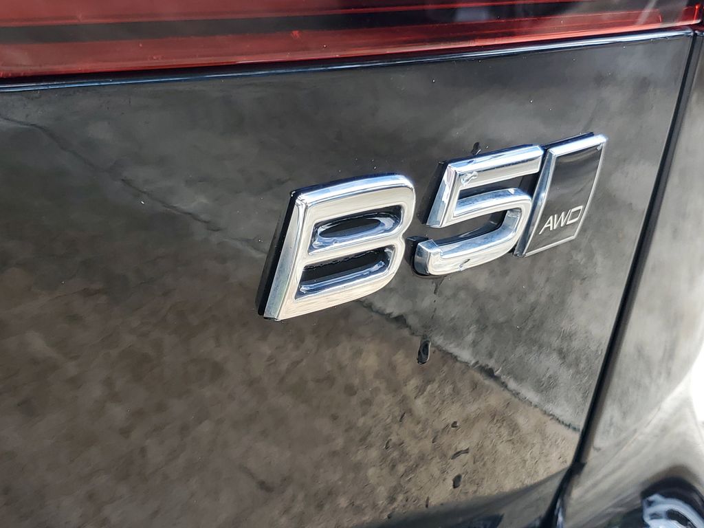 used 2024 Volvo V60 Cross Country car, priced at $34,895