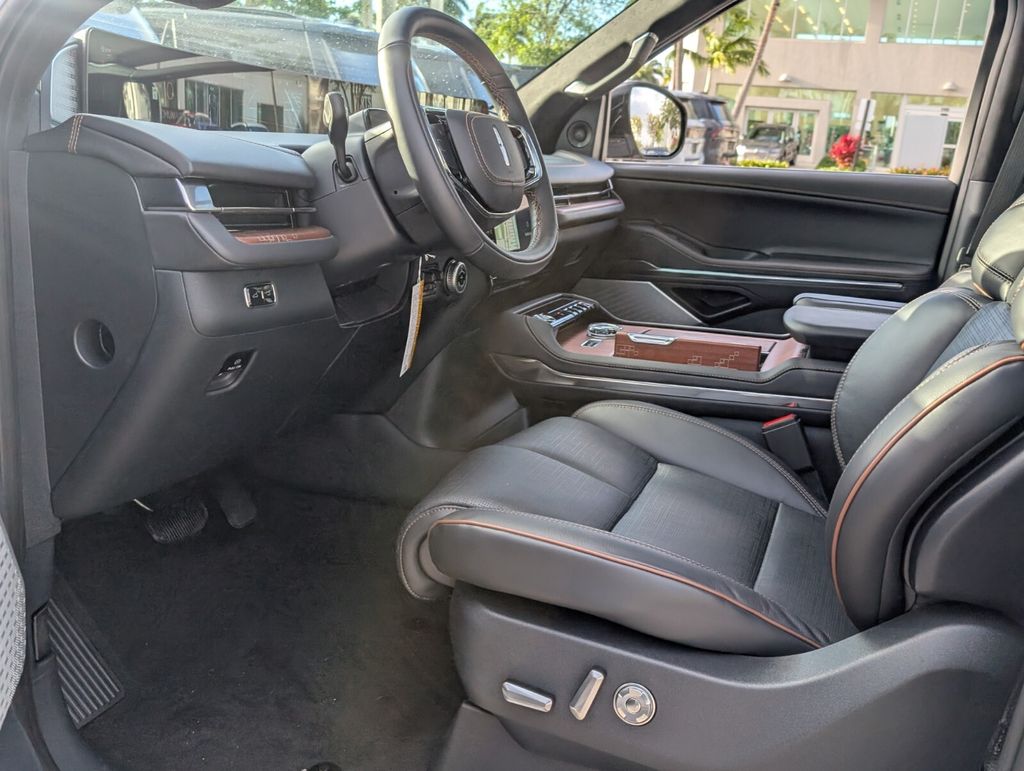 new 2026 Lincoln Navigator car, priced at $123,415