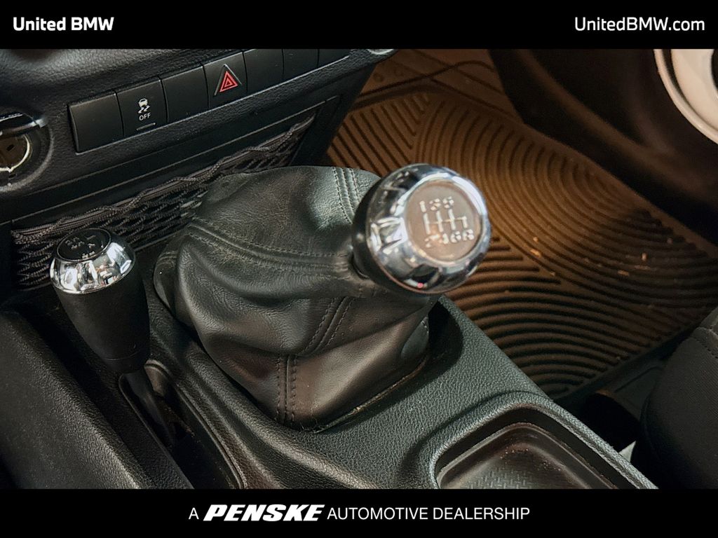 Thumbnail: 2017 Jeep Wrangler - 14