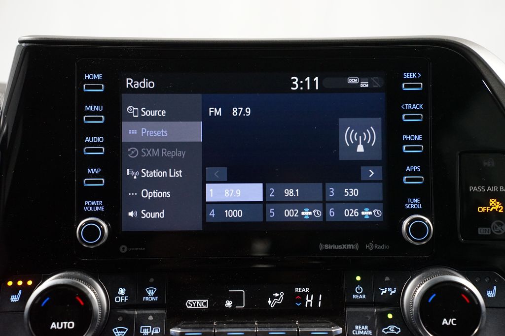 Thumbnail: 2022 Toyota Highlander - 17