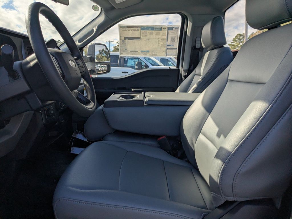2025 Ford F-550 Chassis XL