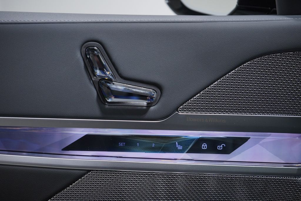 Thumbnail: 2026 BMW 7 Series - 16