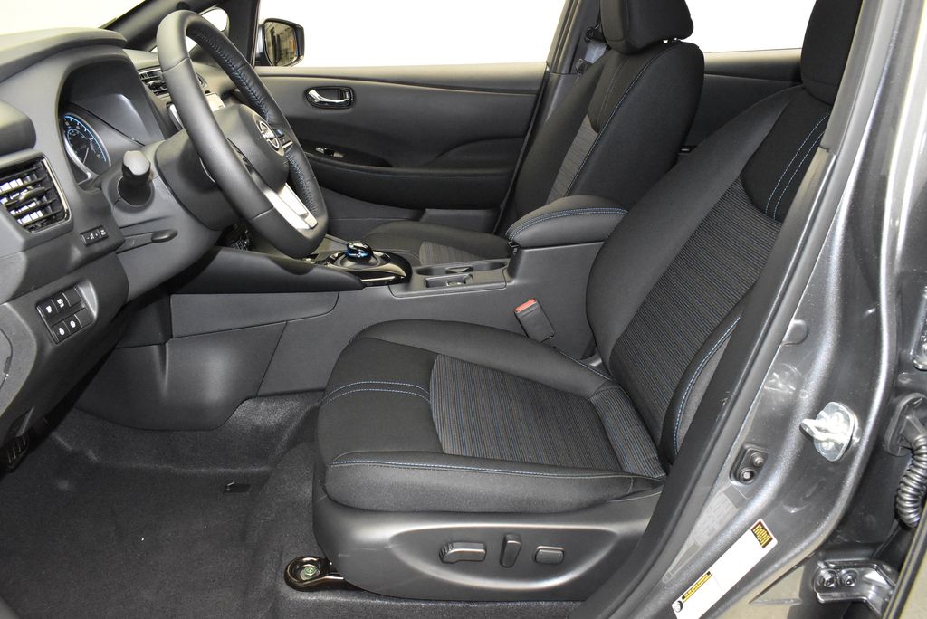 Thumbnail: 2024 Nissan Leaf - 13