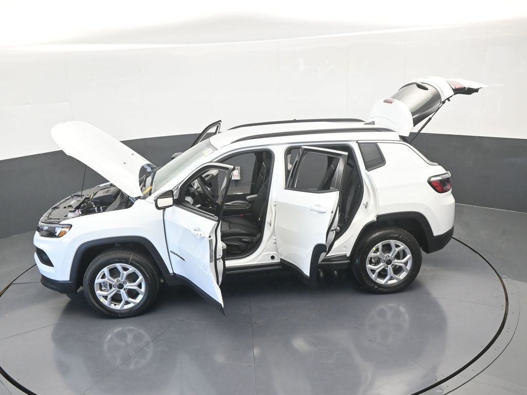 New 2026 Bright White Clearcoat Jeep Latitude image 58