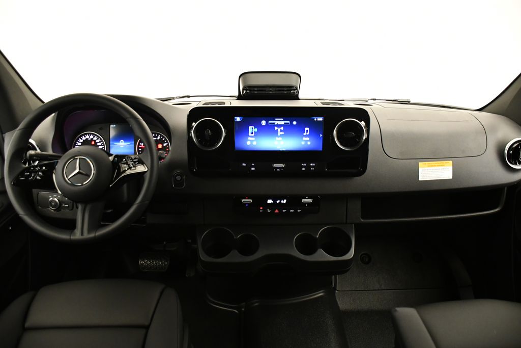 Thumbnail: 2025 Mercedes-Benz Sprinter - 10