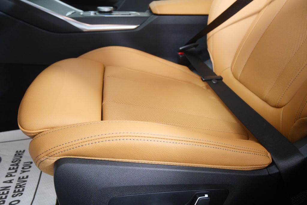 Thumbnail: 2026 BMW i4 - 8