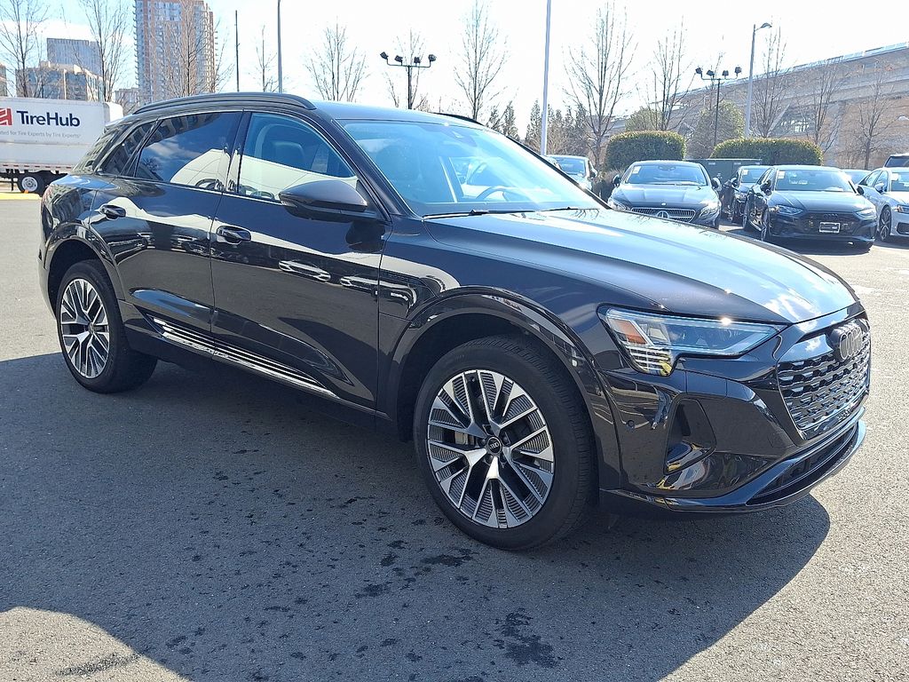 Thumbnail: 2024 Audi Q8 e-tron - 3