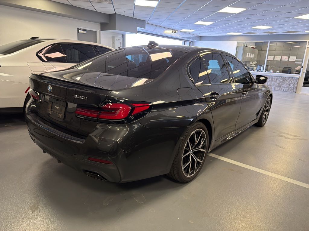 Thumbnail: 2023 BMW 5 Series - 3