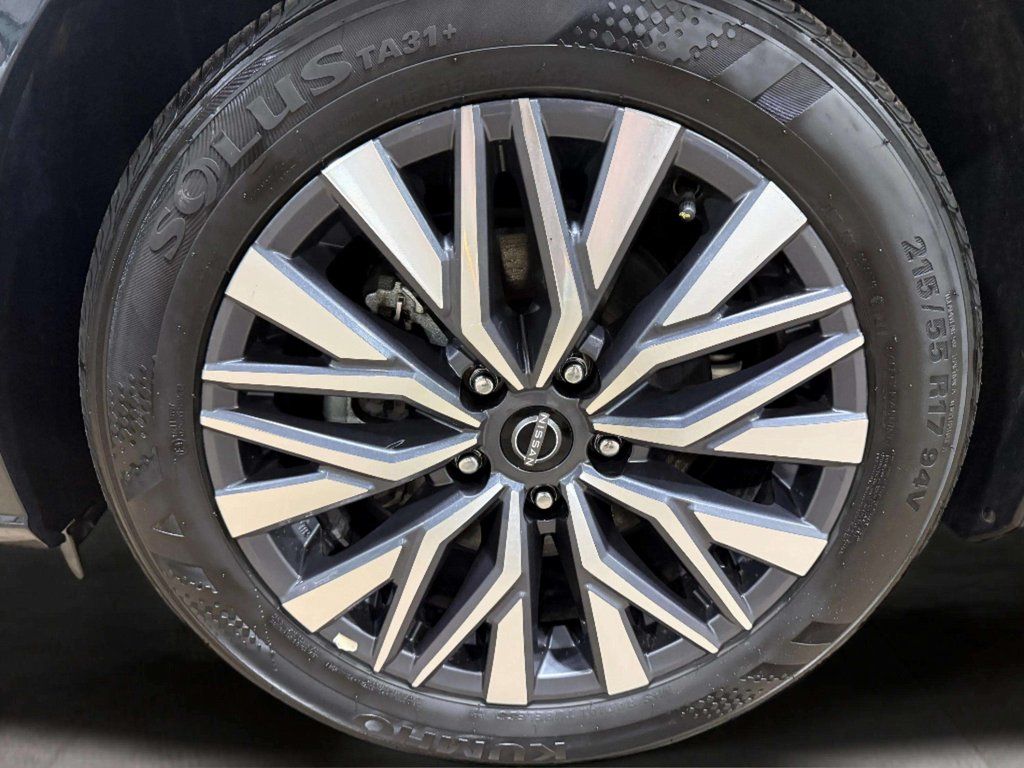 Certified Used 2025 Super Black Nissan 2.5 SV image 28