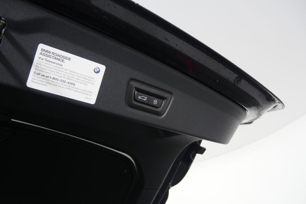 Thumbnail: 2023 BMW i4 - 18