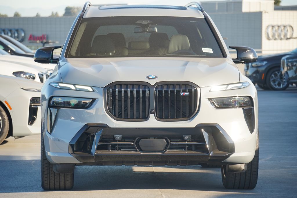 2025 BMW X7 M60i 2