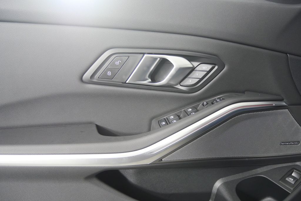 Thumbnail: 2026 BMW 3 Series - 9