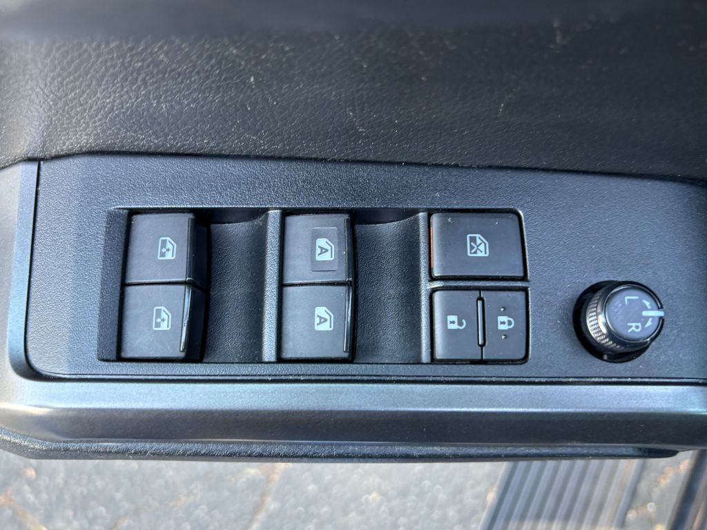 Thumbnail: 2019 Toyota Tacoma - 26