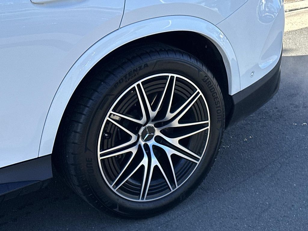 Thumbnail: 2025 Mercedes-Benz GLC - 16