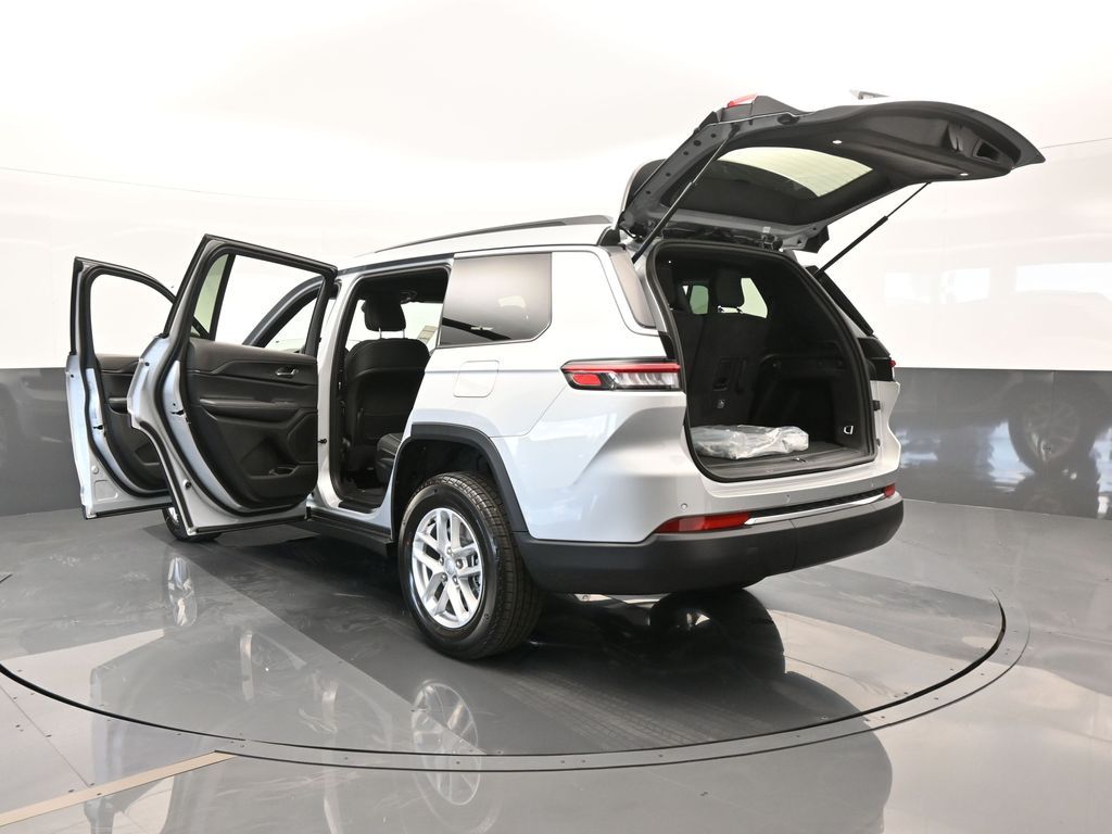 Used 2024 Silver Zynith Jeep Laredo image 66