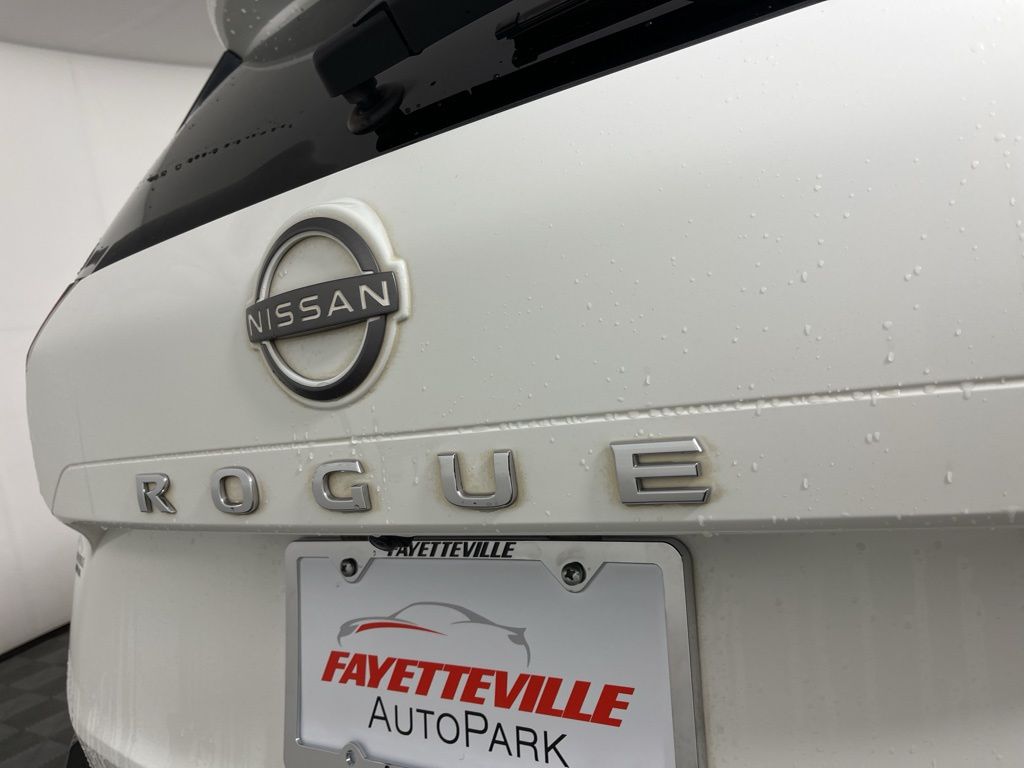 Thumbnail: 2023 Nissan Rogue - 3