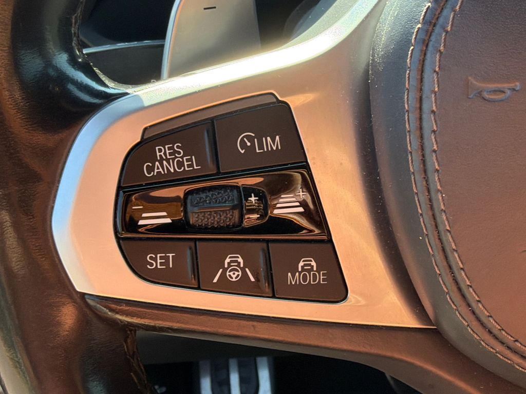 Used 2020 White BMW xDrive40i image 24