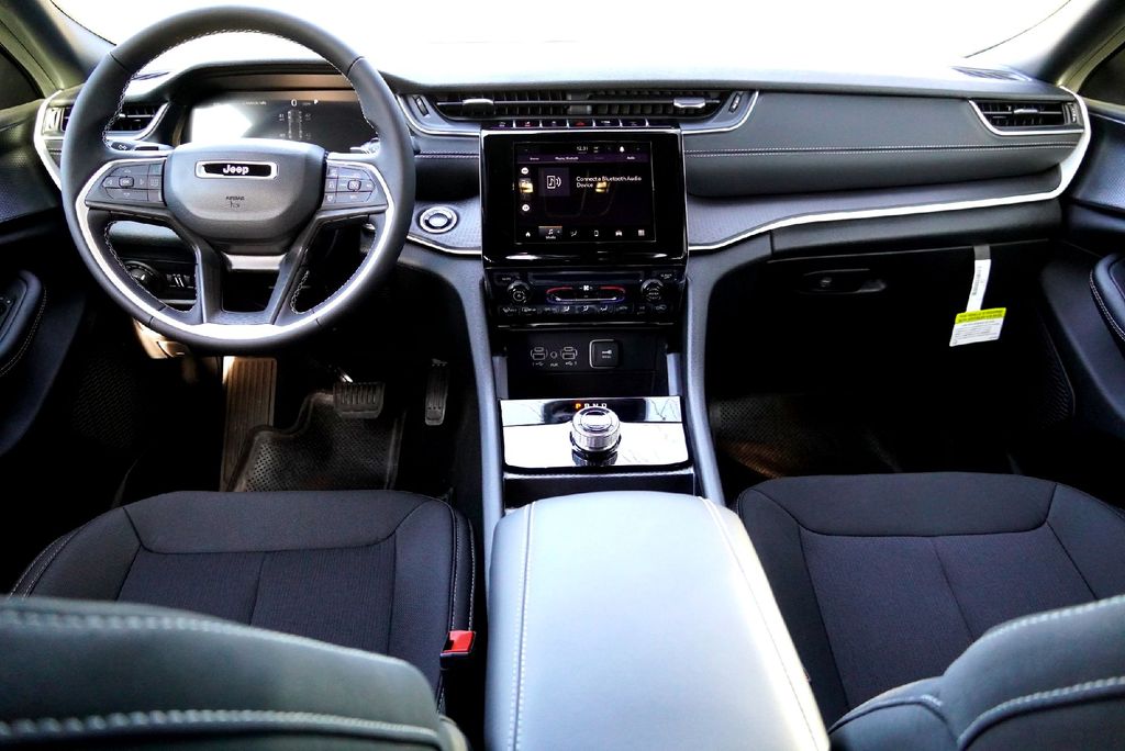 New Car 2025 Jeep Grand Cherokee  Laredo For Sale Under $35,000 In Taylor, Texas